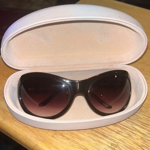 Women’s Fossil Sunglasses (Elaine) No scratches or scuff/ Great condition.